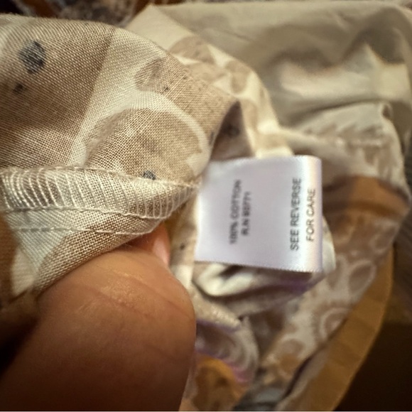 Elegant tan and White Maxi Dress - Picture 7 of 7